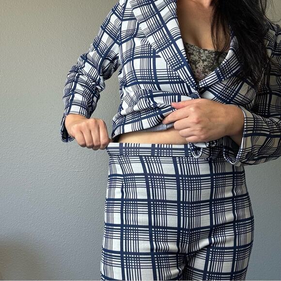 Vintage 1970s Blue & White Plaid Leisure Polyester Suit Size 12 - Picture 5 of 8